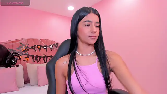 eva roseee online show from October 21, 2025, 9:36 pm