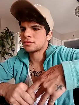 Snapshot of Elperlozo10 chatting on February 6, 2025, 10:10 pm Elperlozo10 online show from February 6, 2025, 10:10 pm