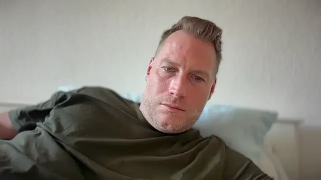 Snapshot of Christian87xxx chatting on June 17, 2026, 4:28 pm Christian87xxx online show from June 17, 2026, 4:28 pm