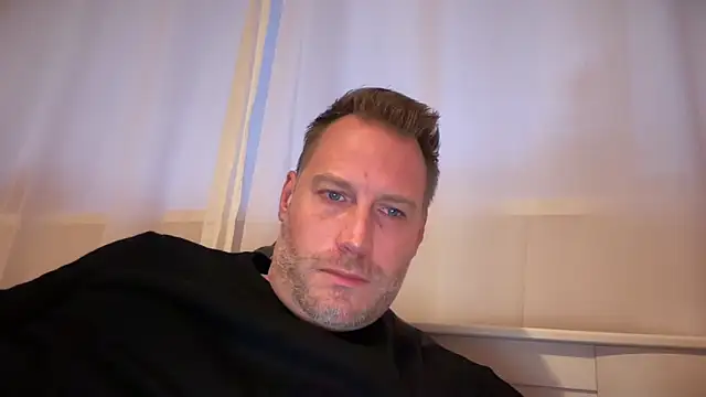 Christian87xxx online show from November 6, 2025, 3:49 pm