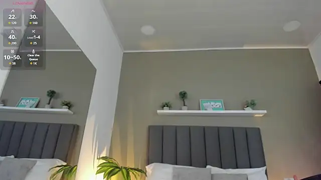 alessia leroy online show from April 4, 2026, 7:53 pm