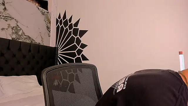 marcuscollins1  online show from April 3, 2026, 1:39 pm