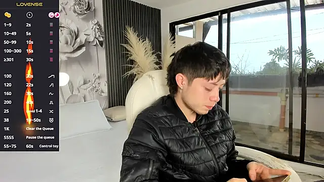 Snapshot of marcuscollins1_ chatting on February 10, 2026, 12:37 pm marcuscollins1 online show from February 10, 2026, 12:37 pm