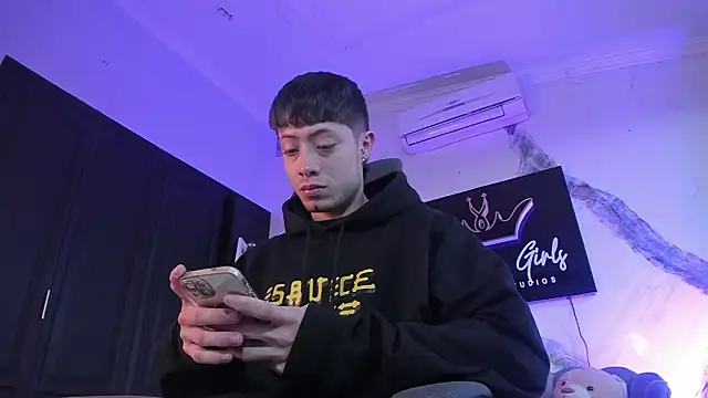 marcuscollins1  online show from March 18, 2026, 12:30 pm