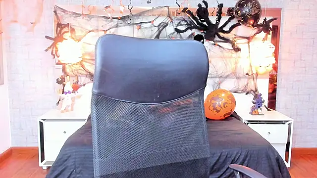 Nohemi louse online show from October 30, 2025, 6:49 pm