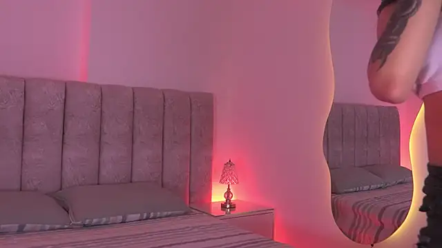 sara lopee1 online show from November 28, 2025, 12:05 pm