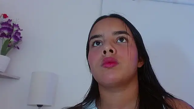 Snapshot of Roxy_Stonee chatting on October 30, 2025, 7:22 pm Roxy Stonee online show from October 30, 2025, 7:22 pm