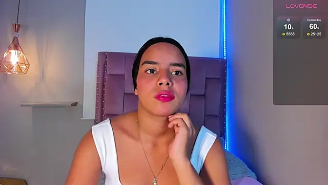 Snapshot of Roxy_Stonee chatting on April 22, 2026, 7:31 pm Roxy Stonee online show from April 22, 2026, 7:31 pm