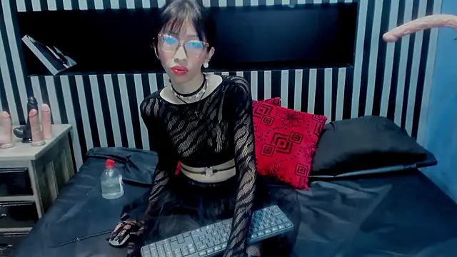 Mara Gonzalez online show from October 15, 2025, 1:52 pm