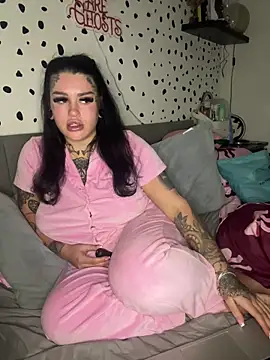 tempzzz12 online show from April 2, 2026, 8:37 pm