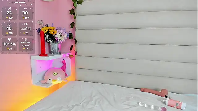 Snapshot of PrincessOlivee chatting on March 7, 2025, 8:33 pm PrincessOlivee online show from March 7, 2025, 8:33 pm