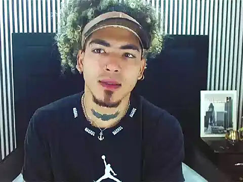 LihanJor 23 online show from September 30, 2025, 1:28 pm