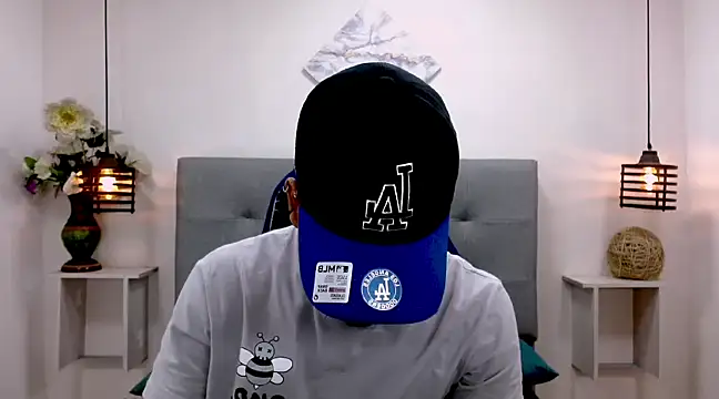 LihanJor 23 online show from March 22, 2025, 3:41 am