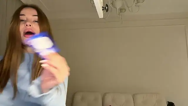 Snapshot of Kisskeyy chatting on January 31, 2025, 11:35 pm Kisskeyy online show from January 31, 2025, 11:35 pm