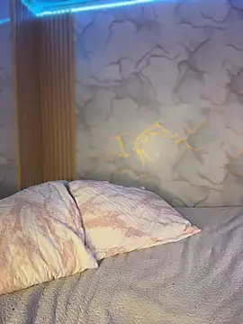 Lally Valencia   online show from November 25, 2025, 3:34 pm