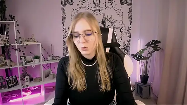 Snapshot of VeronicaAndersen chatting on March 3, 2025, 9:26 pm VeronicaAndersen online show from March 3, 2025, 9:26 pm