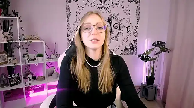 Snapshot of VeronicaAndersen chatting on February 28, 2025, 12:32 am VeronicaAndersen online show from February 28, 2025, 12:32 am