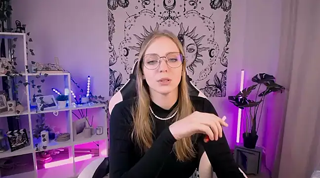 Snapshot of VeronicaAndersen chatting on February 25, 2025, 11:26 pm VeronicaAndersen online show from February 25, 2025, 11:26 pm