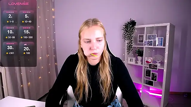 Snapshot of VeronicaAndersen chatting on October 10, 2025, 2:56 am VeronicaAndersen online show from October 10, 2025, 2:56 am