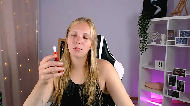 Snapshot of VeronicaAndersen chatting on September 20, 2025, 9:47 am VeronicaAndersen online show from September 20, 2025, 9:47 am