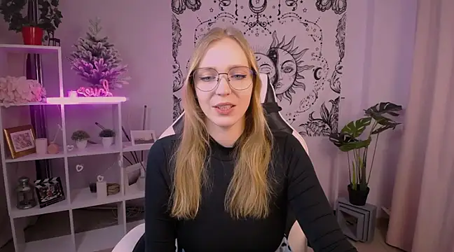 Snapshot of VeronicaAndersen chatting on February 15, 2025, 10:11 am VeronicaAndersen online show from February 15, 2025, 10:11 am