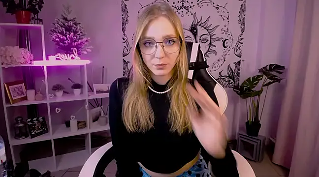 Snapshot of VeronicaAndersen chatting on February 15, 2025, 4:45 pm VeronicaAndersen online show from February 15, 2025, 4:45 pm