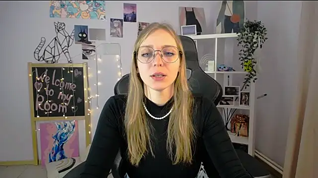Snapshot of VeronicaAndersen chatting on March 16, 2025, 8:43 pm VeronicaAndersen online show from March 16, 2025, 8:43 pm