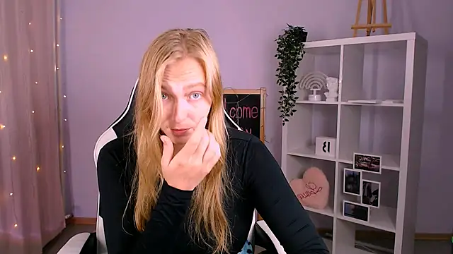 Snapshot of VeronicaAndersen chatting on September 9, 2025, 3:38 am VeronicaAndersen online show from September 9, 2025, 3:38 am