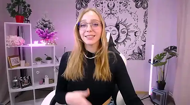 Snapshot of VeronicaAndersen chatting on February 13, 2025, 12:32 pm VeronicaAndersen online show from February 13, 2025, 12:32 pm
