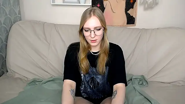Snapshot of VeronicaAndersen chatting on February 21, 2025, 6:40 am VeronicaAndersen online show from February 21, 2025, 6:40 am