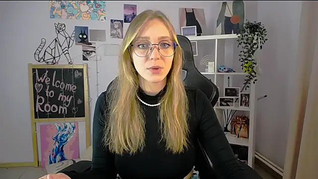 Snapshot of VeronicaAndersen chatting on March 16, 2025, 5:28 pm VeronicaAndersen online show from March 16, 2025, 5:28 pm