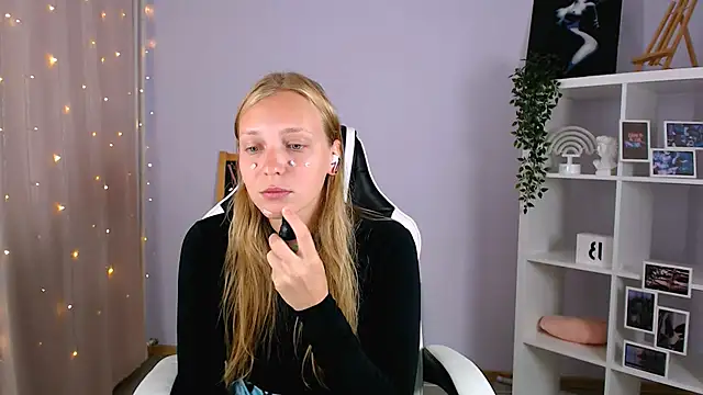 Snapshot of VeronicaAndersen chatting on September 19, 2025, 11:36 am VeronicaAndersen online show from September 19, 2025, 11:36 am