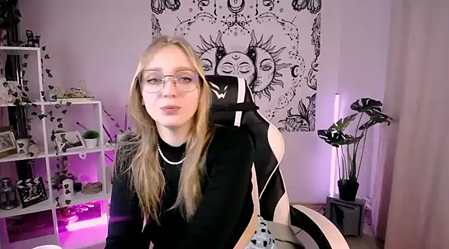 Snapshot of VeronicaAndersen chatting on February 27, 2025, 9:14 pm VeronicaAndersen online show from February 27, 2025, 9:14 pm