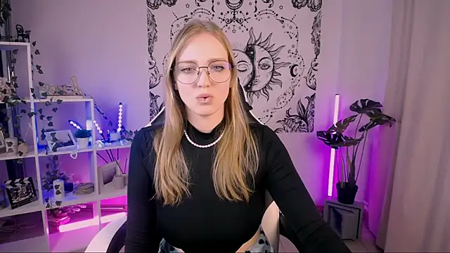 Snapshot of VeronicaAndersen chatting on February 25, 2025, 8:21 pm VeronicaAndersen online show from February 25, 2025, 8:21 pm