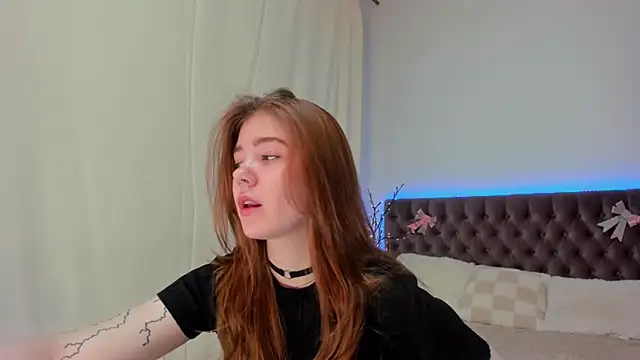 Ella Mayers online show from March 7, 2025, 9:06 pm