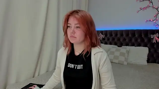 Ella Mayers online show from September 22, 2025, 12:22 pm