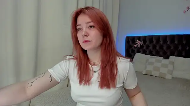 Ella Mayers online show from September 14, 2025, 12:27 pm