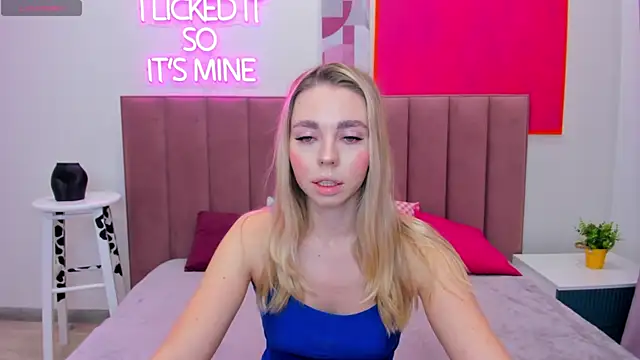 TessaAdorable online show from November 8, 2025, 1:20 am