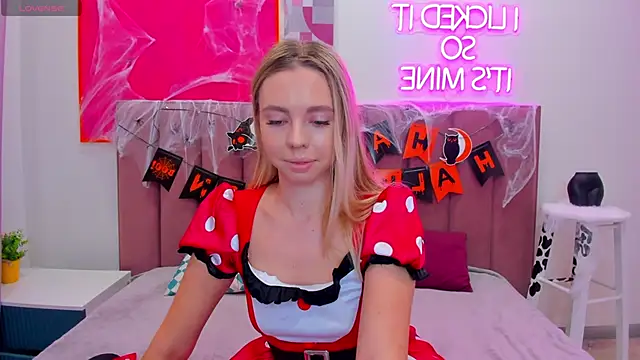 TessaAdorable online show from October 27, 2025, 1:17 am