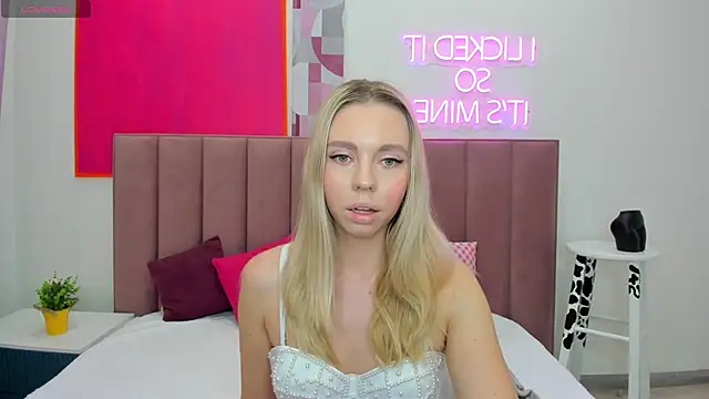 TessaAdorable online show from October 6, 2025, 8:37 am