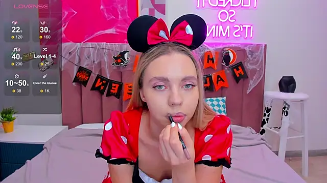 TessaAdorable online show from October 25, 2025, 1:27 am