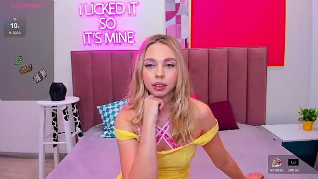 TessaAdorable online show from November 14, 2025, 1:42 am