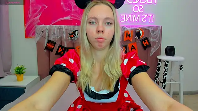 TessaAdorable online show from October 24, 2025, 1:37 am