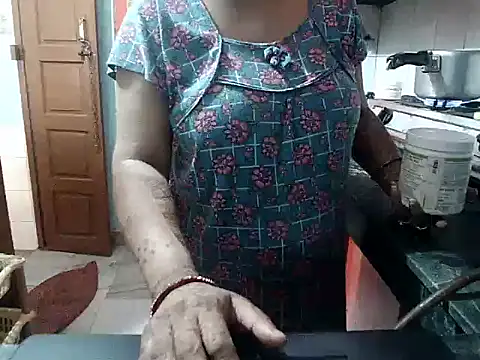 Snapshot of YOUR_RAHI48 chatting on October 17, 2025, 5:11 am YOUR RAHI48 online show from October 17, 2025, 5:11 am