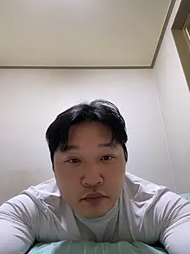 offwhite777 online show from February 7, 2025, 9:58 am