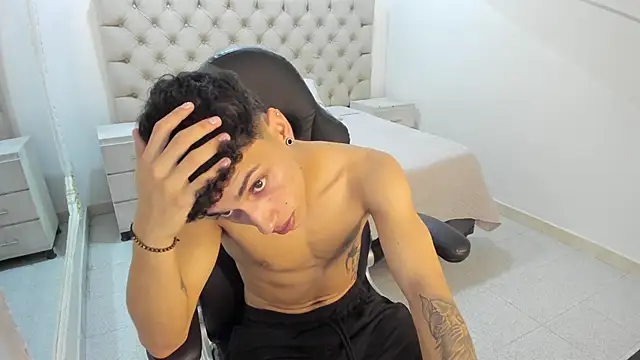 JhoanLeandro online show from November 8, 2025, 5:22 am