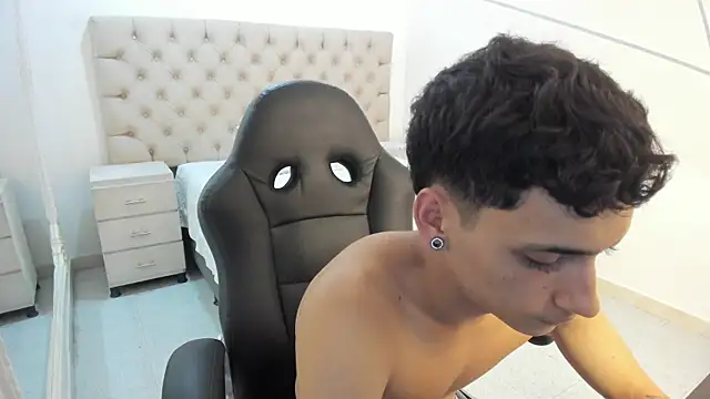 JhoanLeandro online show from October 25, 2025, 7:07 am