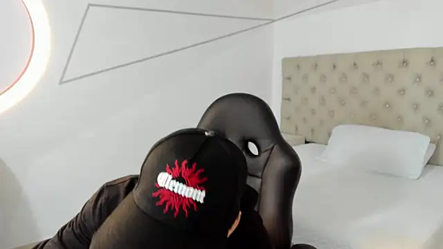 Snapshot of JhoanLeandro chatting on February 17, 2026, 4:10 am JhoanLeandro online show from February 17, 2026, 4:10 am