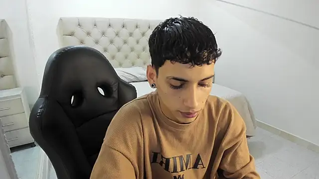 JhoanLeandro online show from October 31, 2025, 4:31 am