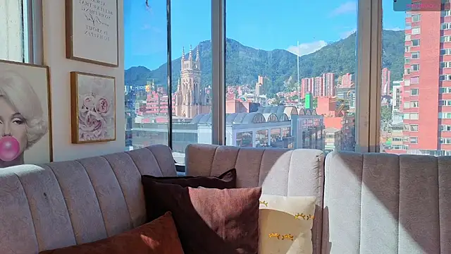 Snapshot of Daphne_chers chatting on October 24, 2025, 7:57 pm Daphne chers online show from October 24, 2025, 7:57 pm